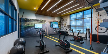 Yoga & spin room